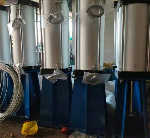 氣動啟閉機
